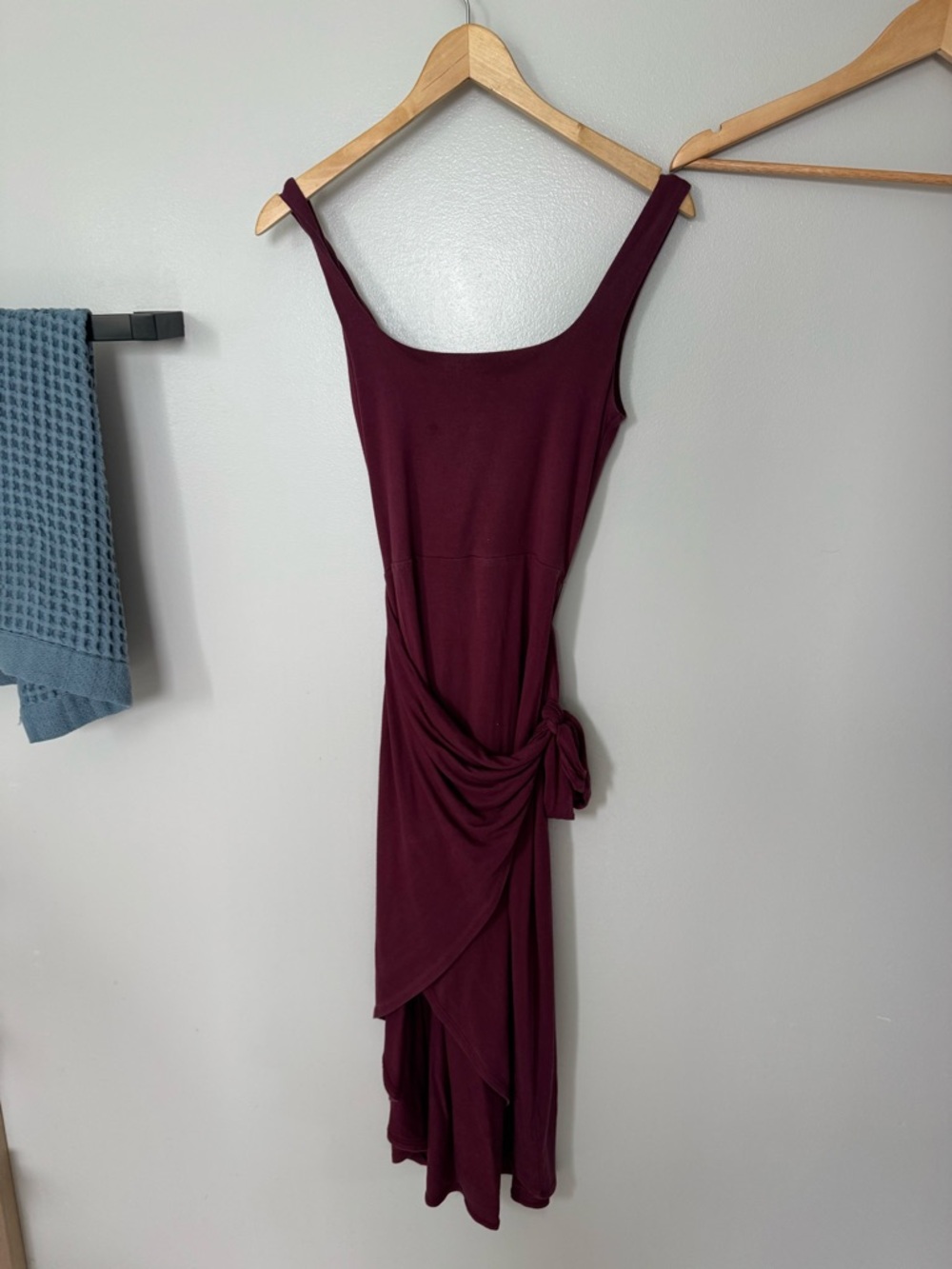 Quince Tencel Jersey Side Tie Midi Dress in burgundy